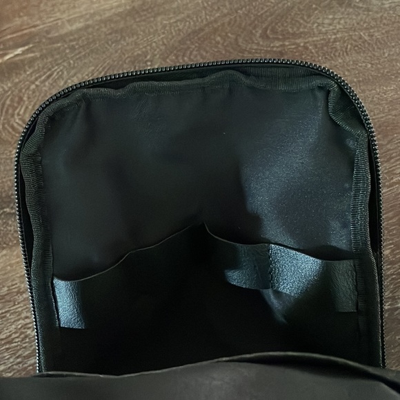 American Airlines This is Ground Black Amenity Kit Toiletries Travel Bag NWOT - Picture 8 of 8